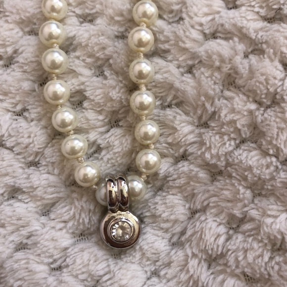 Vintage Pearl and Rinestone Watch, Necklace and Earrings Set - NWOT - Picture 2 of 6